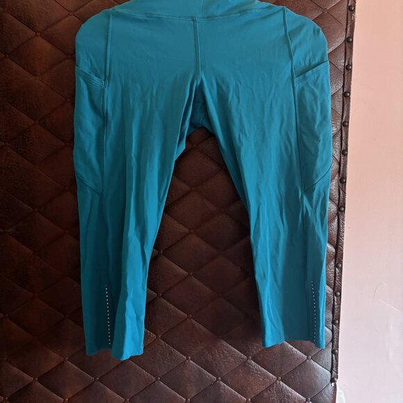LULULEMON CAPRI LEGGINGS WITH POCKETS SIZE 12 - Picture 1 of 2